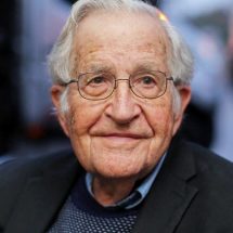 Yüzyılın en büyük düşünürlerinden Noam Chomsky artık konuşamıyor